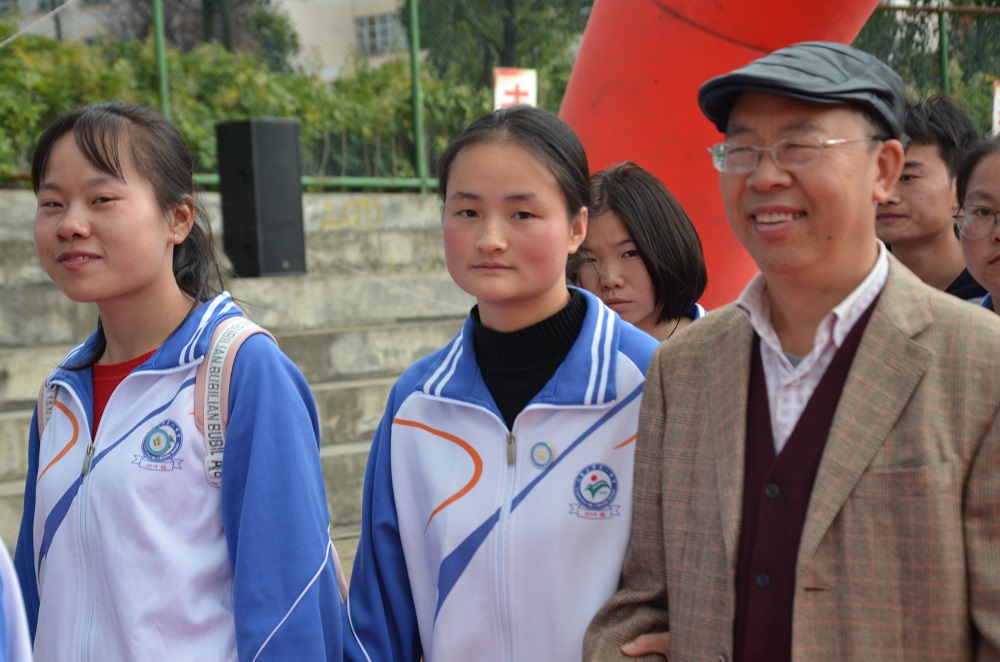 牵着老师来.JPG 牵着老师来.JPG