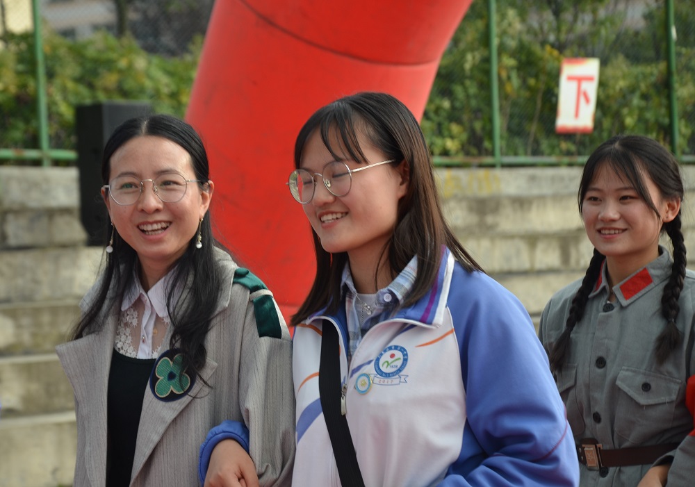 幸福走过成人门.jpg 幸福走过成人门.jpg